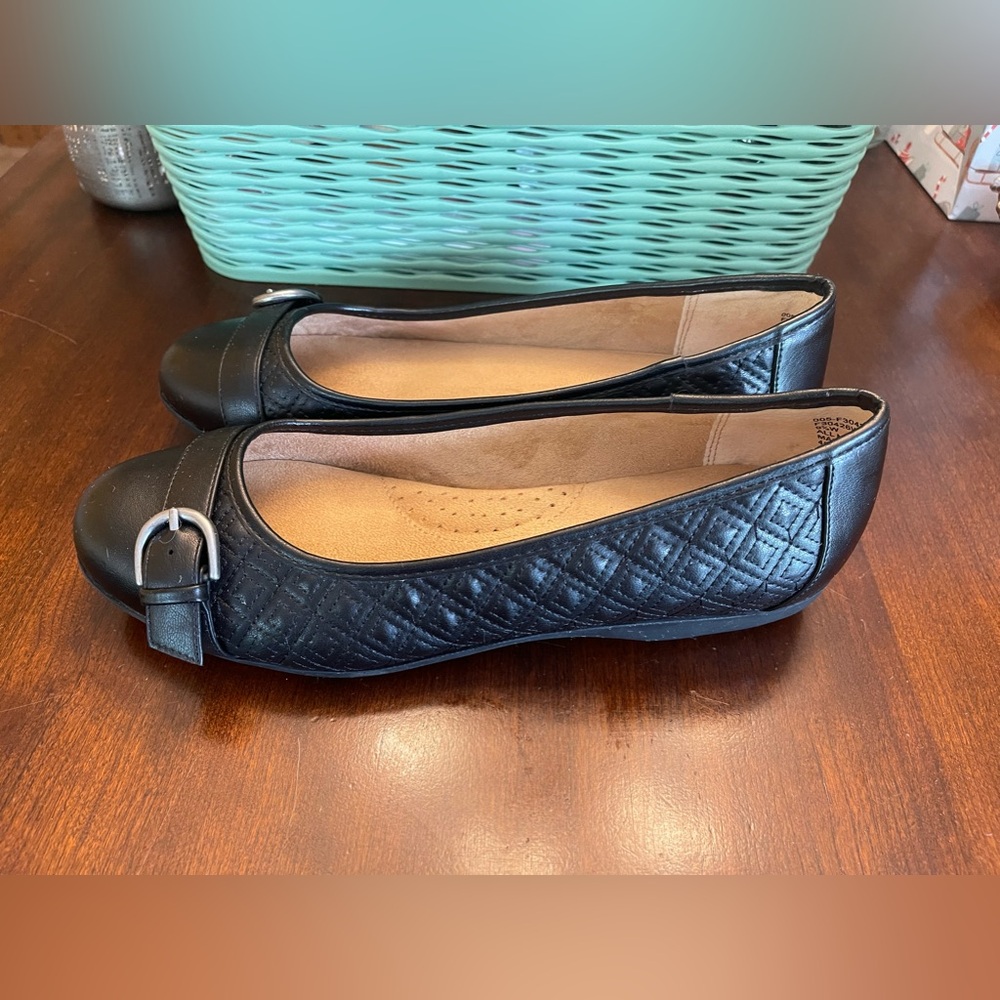 Solanz Chelsea Black Quilt Flats - Picture 4 of 7
